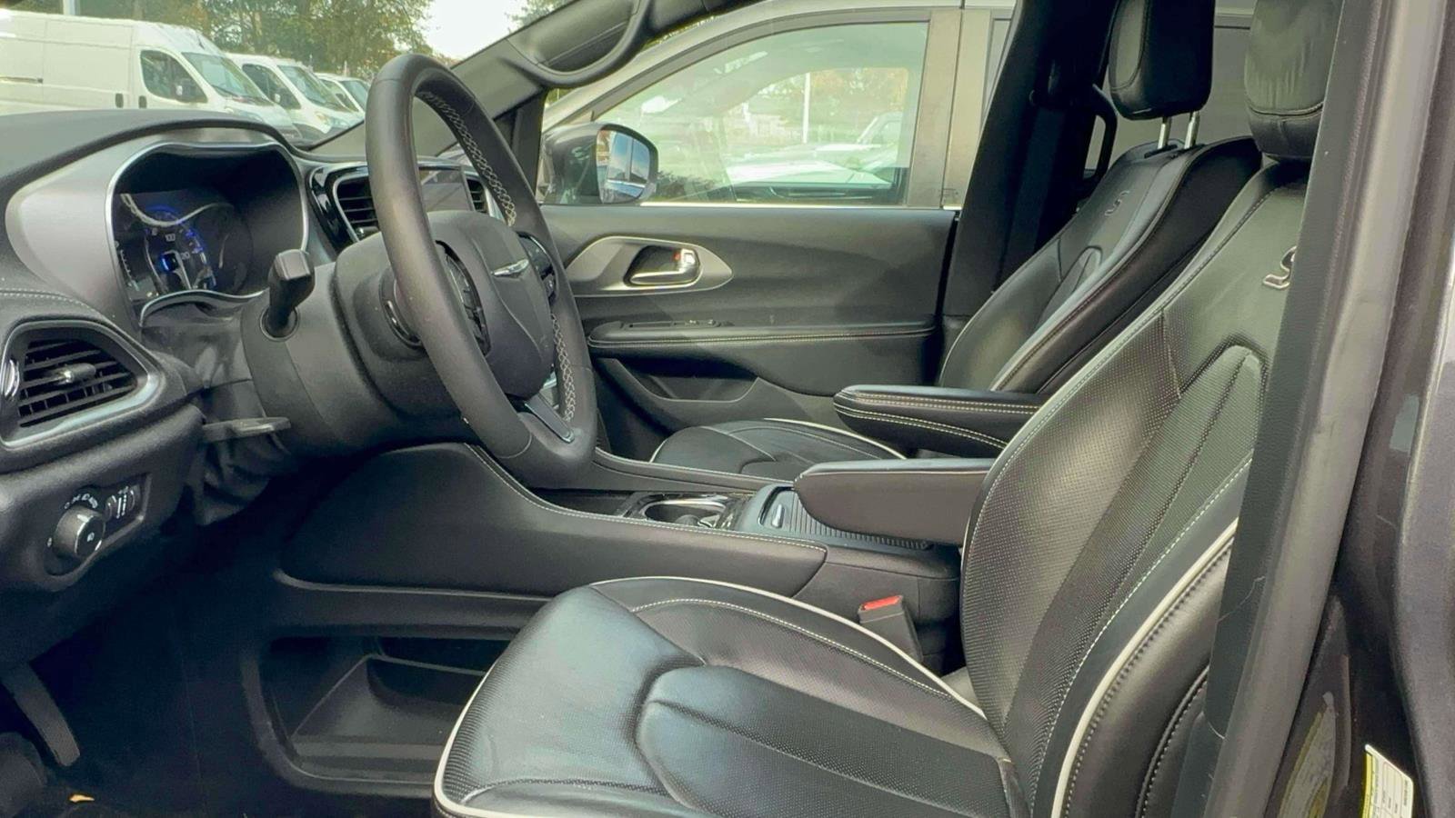 Used 2022 Chrysler Pacifica Limited w/ S Appearance Package image 14