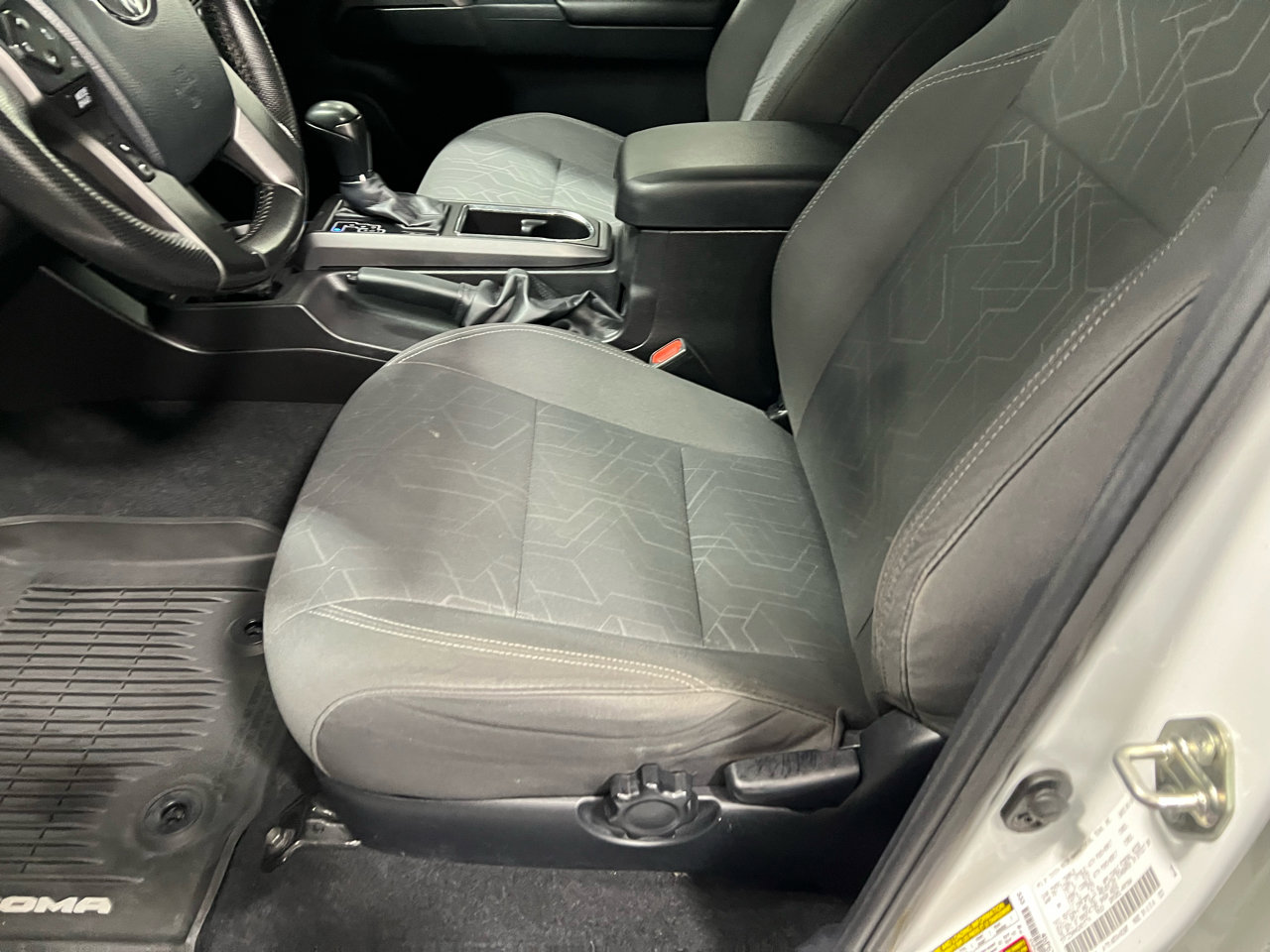 Used 2016 Toyota Tacoma TRD Off-Road image 26