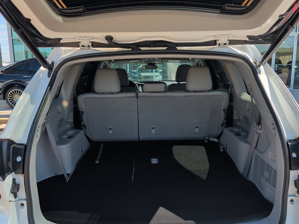 Used 2019 Toyota Highlander Plus FWD image 14