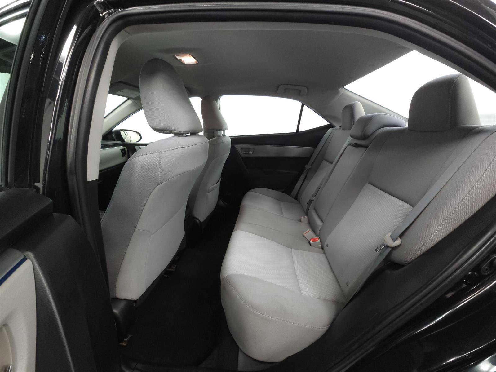 Used 2016 Toyota Corolla LE FWD image 5