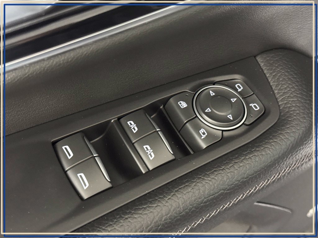 Certified 2025 GMC Yukon XL Denali AWD/4WD image 31