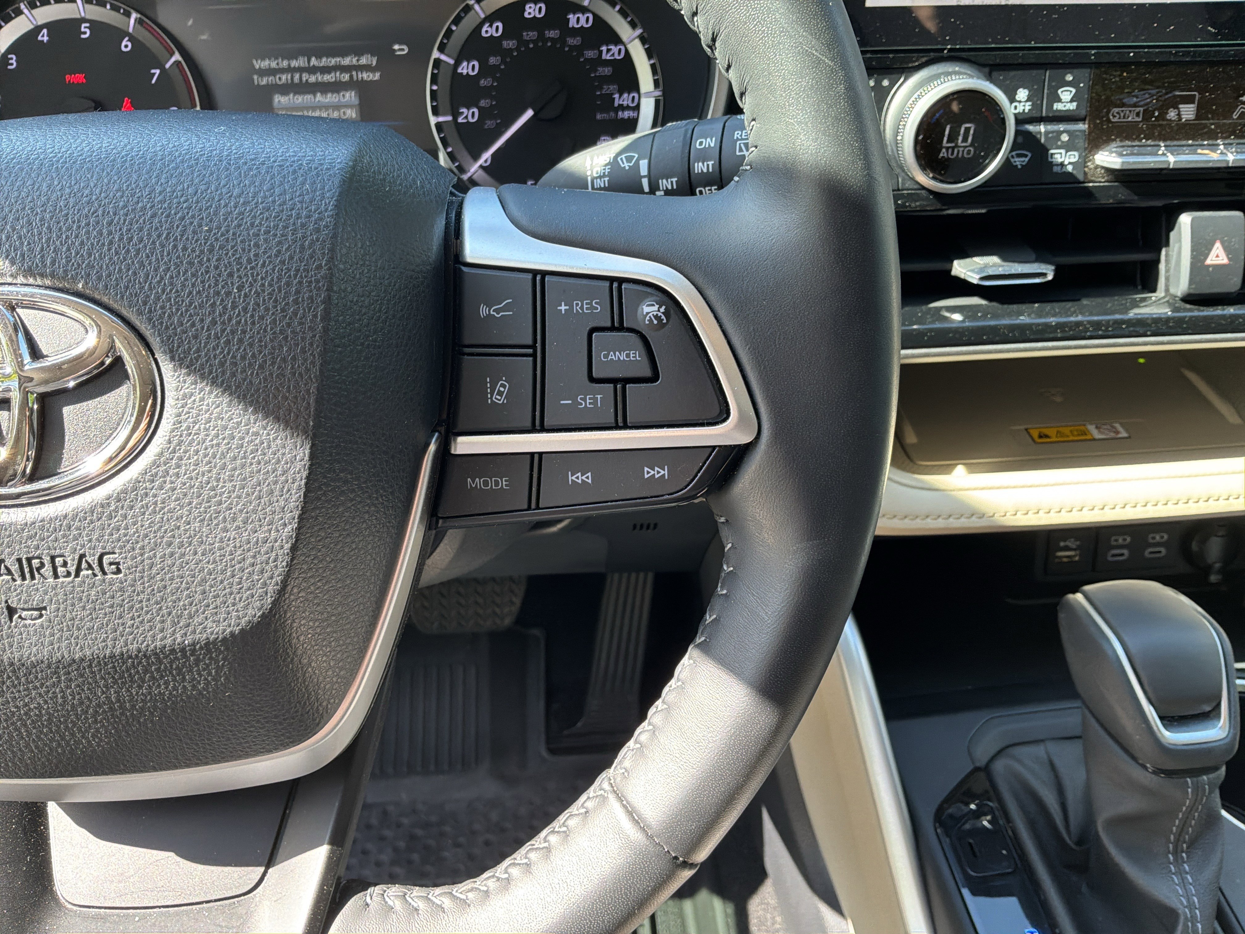 Used 2024 Toyota Highlander XLE FWD image 20