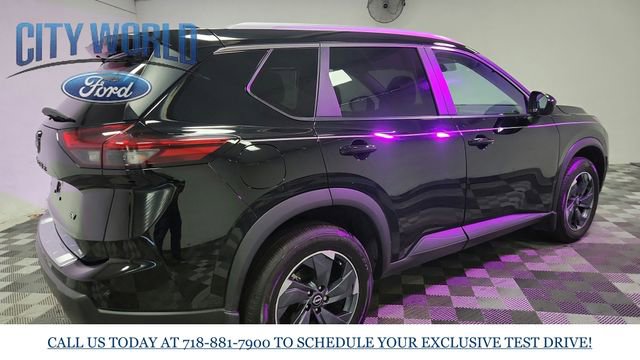 Used 2024 Nissan Rogue SV w/ SV Premium Package image 7