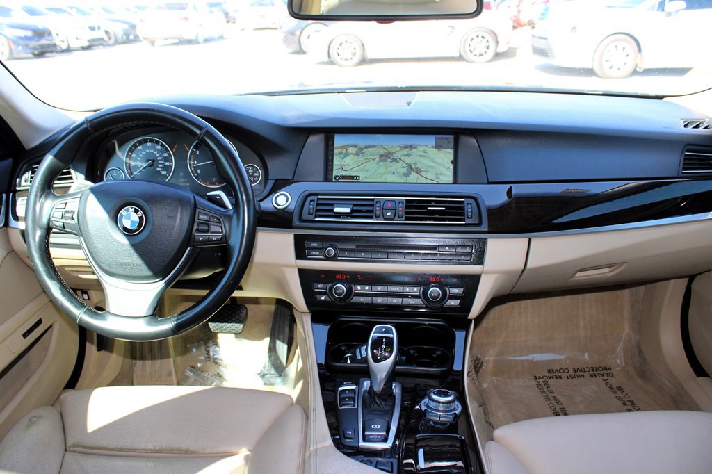 Used 2011 BMW 550i Sedan RWD image 11