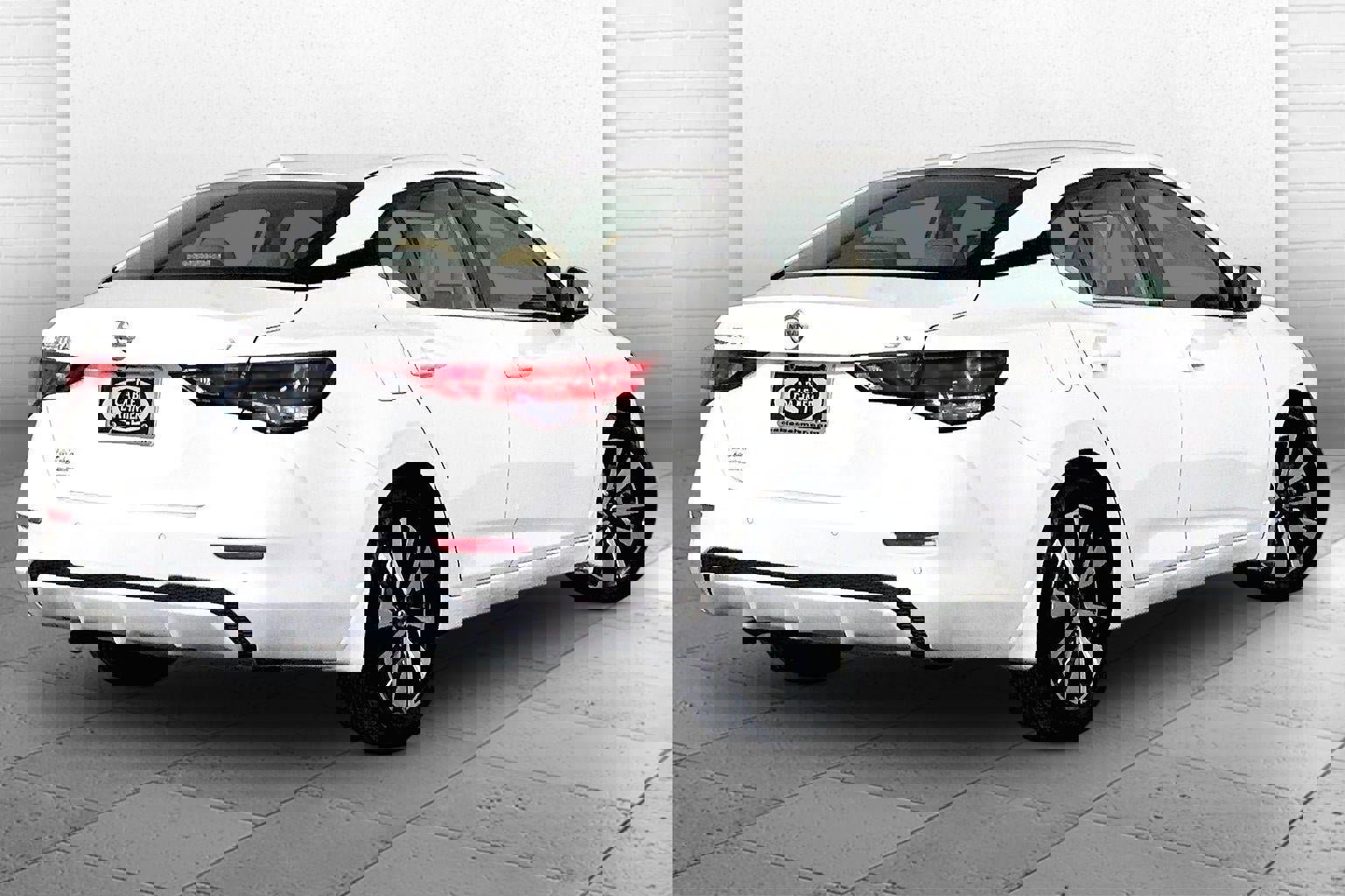 Used 2022 Nissan Sentra SV w/ SV Premium Package image 13