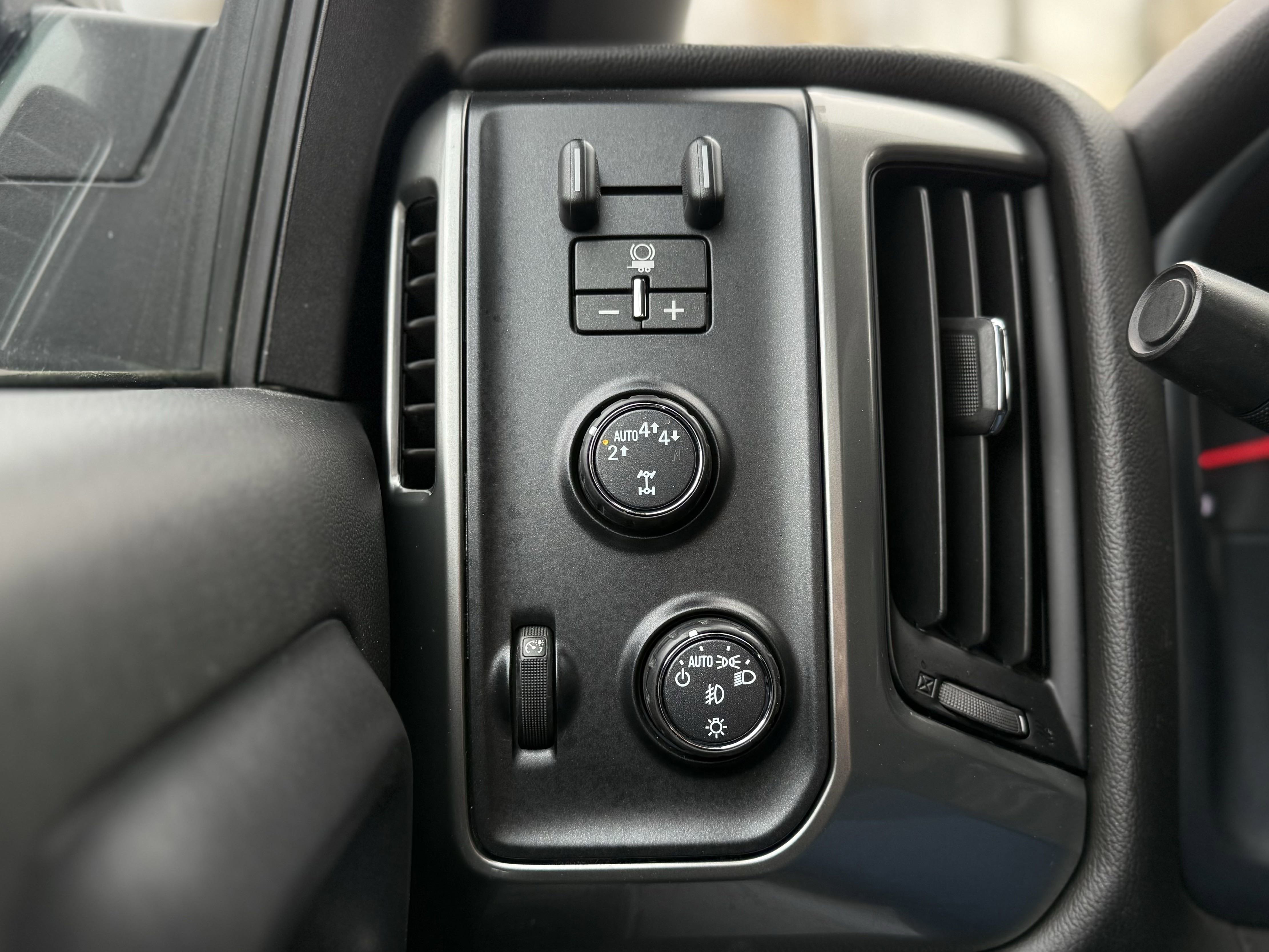 Used 2018 Chevrolet Silverado 1500 LT w/ All Star Edition image 21