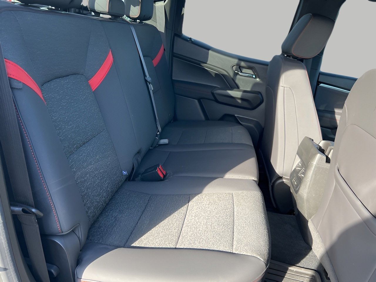 Used 2024 Chevrolet Colorado Z71 w/ Z71 Convenience Package 2 image 36