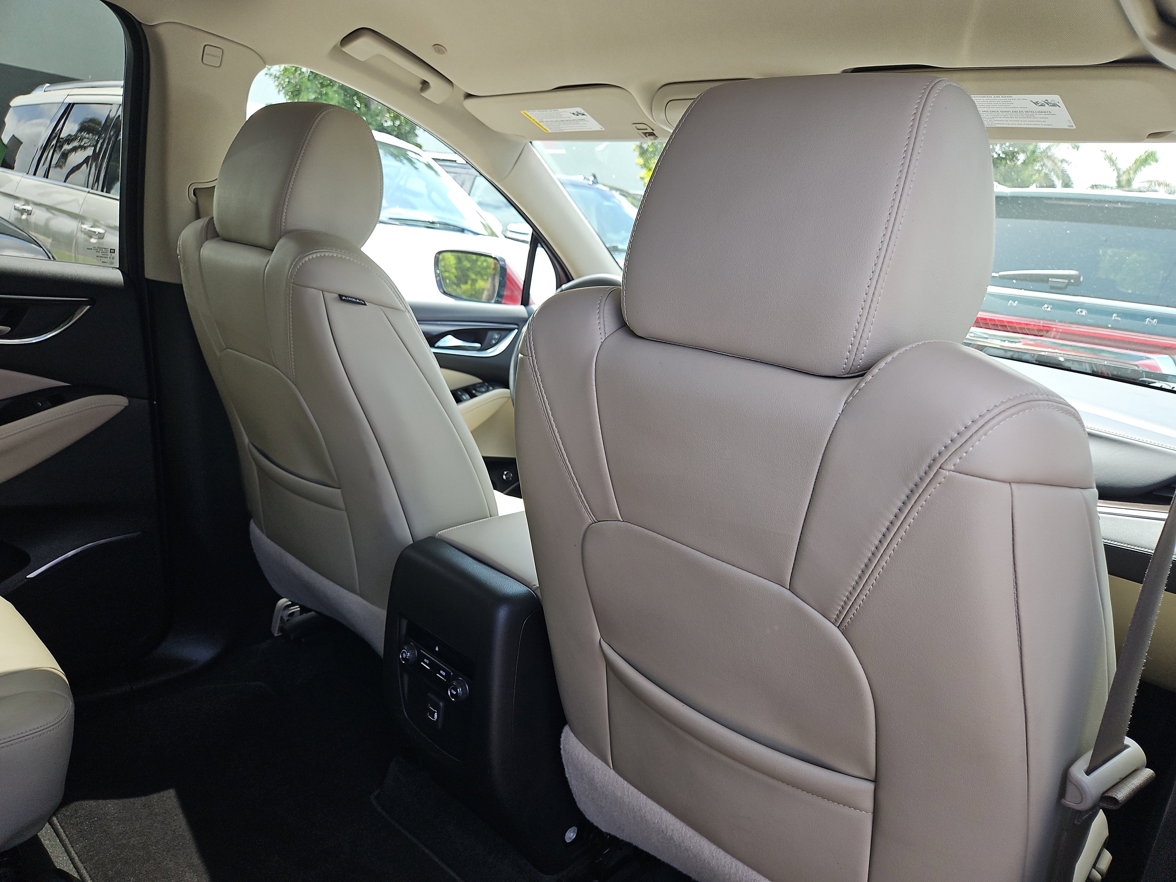 Used 2021 Buick Enclave Essence image 9