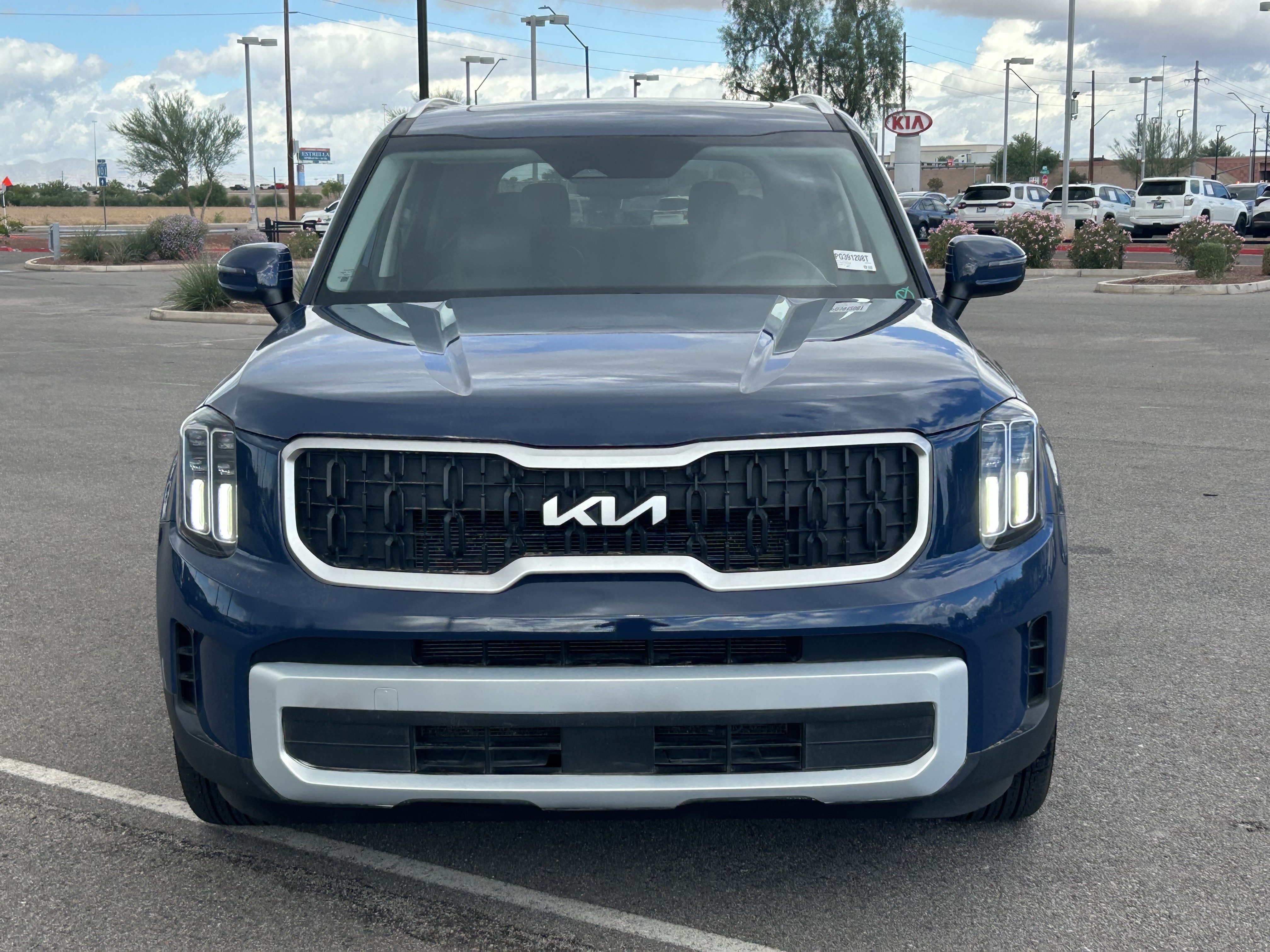 Certified 2023 Kia Telluride EX w/ EX Captain's Chair Package FWD image 8
