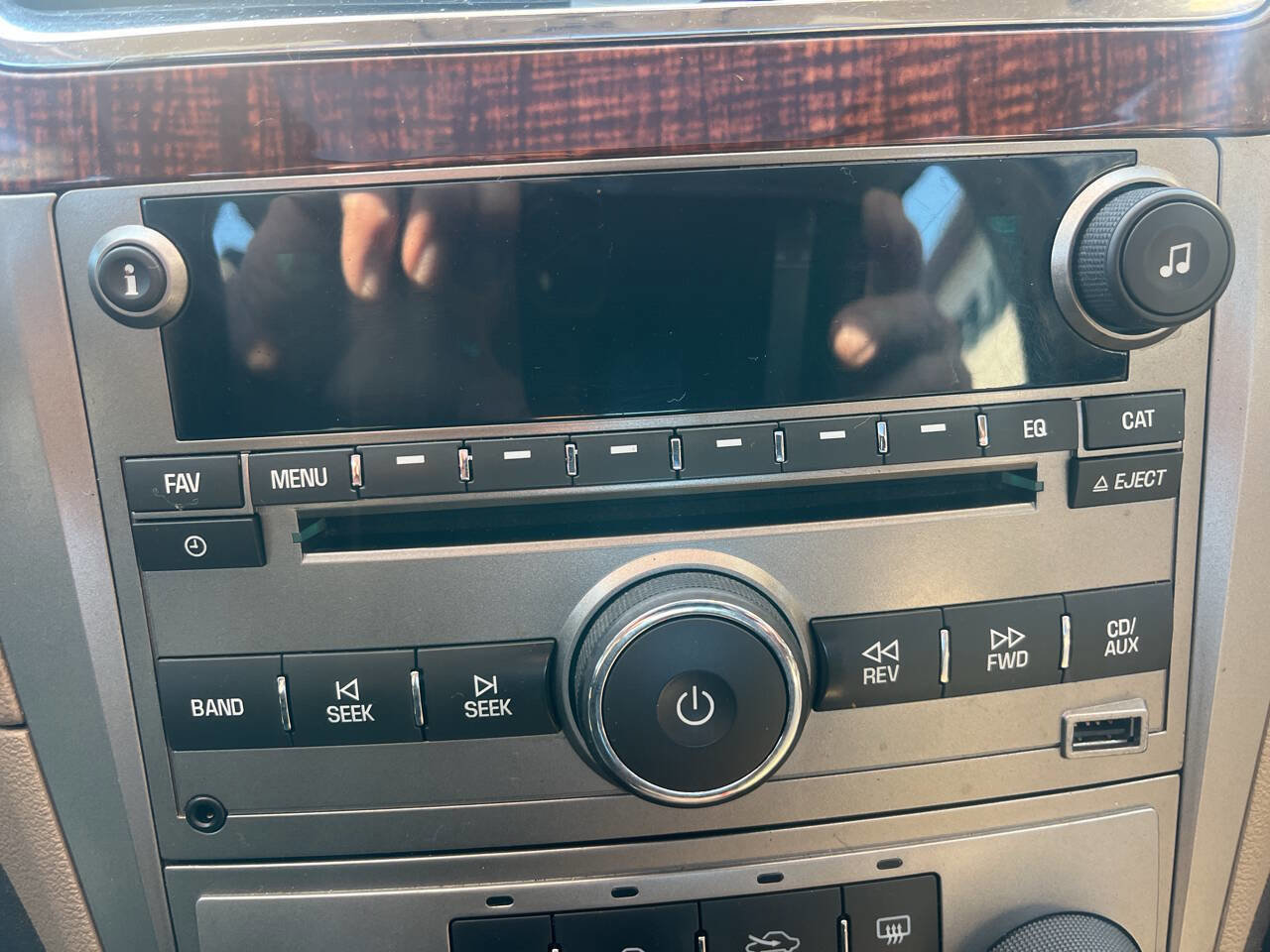 Used 2009 Chevrolet Malibu LTZ w/ HFV6 Engine Package image 18