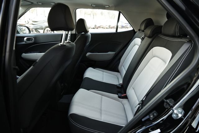 Used 2024 Hyundai Venue SEL image 25