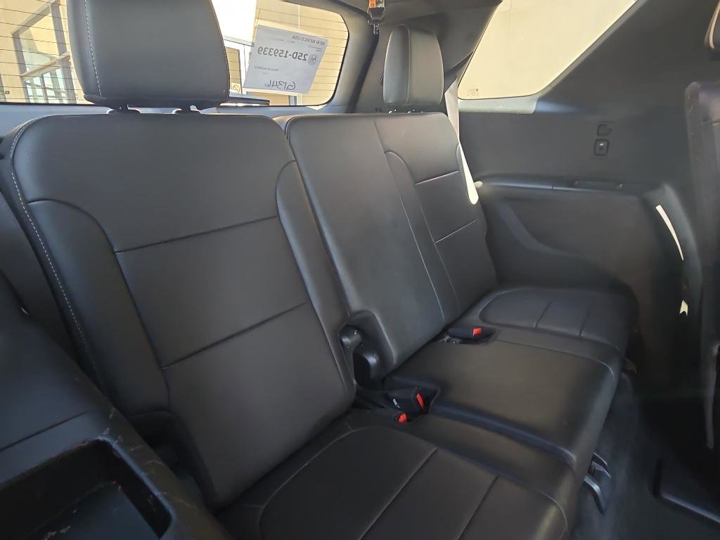 Used 2023 Chevrolet Traverse Premier image 37