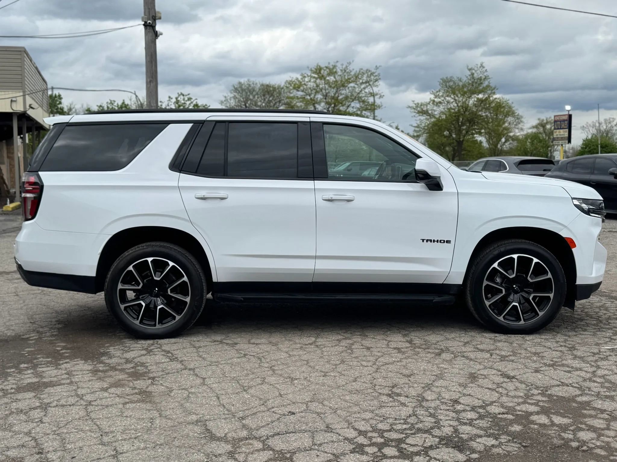 Used 2021 Chevrolet Tahoe RST w/ Luxury Package AWD/4WD image 4