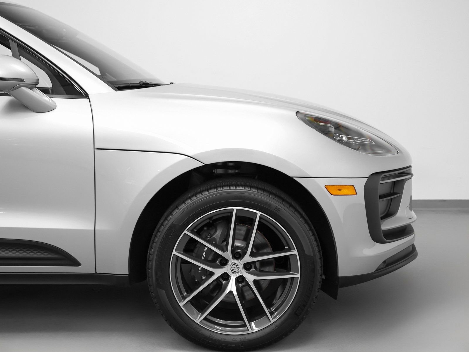 Certified 2025 Porsche Macan image 14