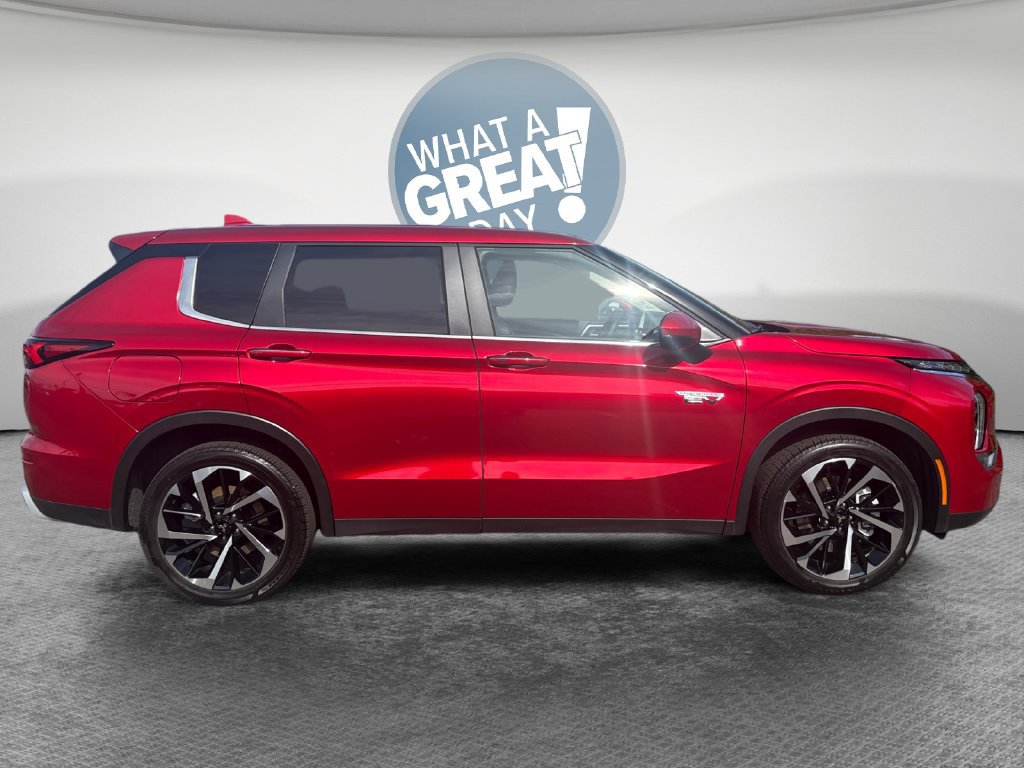 Used 2025 Mitsubishi Outlander SE AWD/4WD image 2