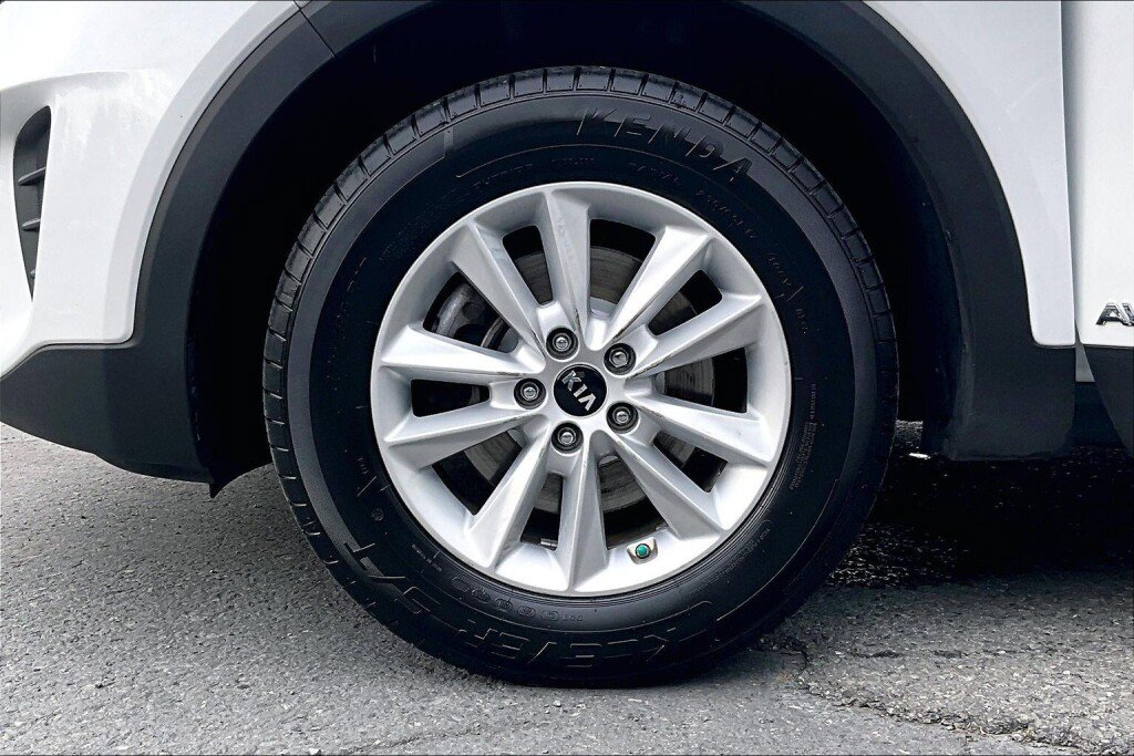 Used 2019 Kia Sorento AWD image 16