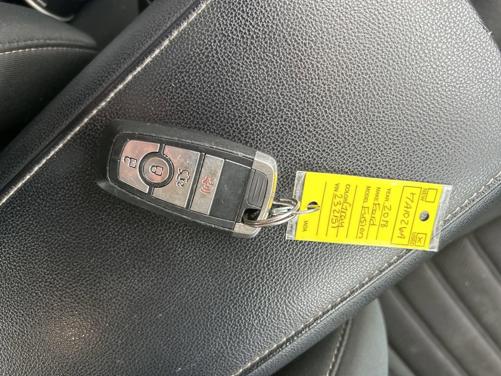 Used 2018 Ford Fusion SE w/ Fusion SE Technology Package image 28