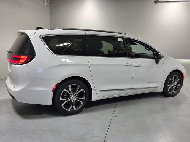 New 2026 Chrysler Pacifica Pinnacle image 15