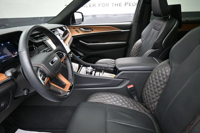 Used 2023 Jeep Grand Cherokee L Summit AWD/4WD image 16
