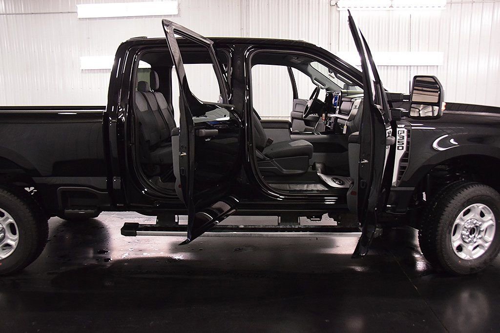 New 2026 Ford F350 XLT w/ FX4 Off-Road Package AWD/4WD image 30