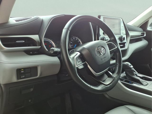 Used 2023 Toyota Highlander XLE image 13