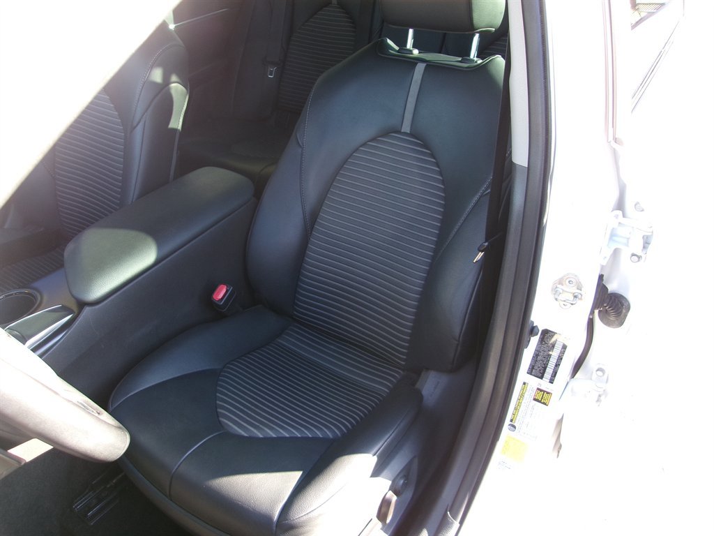 Used 2020 Toyota Camry SE image 14
