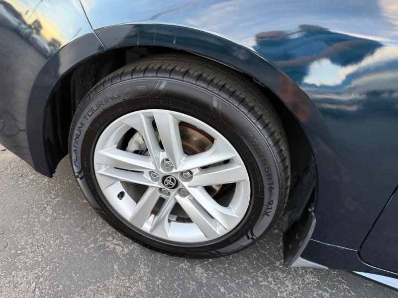 Used 2021 Toyota Corolla SE image 6