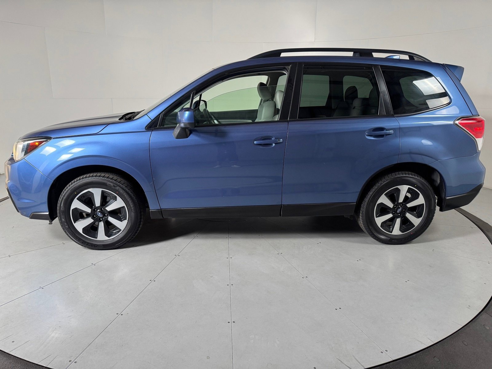 Used 2018 Subaru Forester 2.5i Premium AWD/4WD image 2