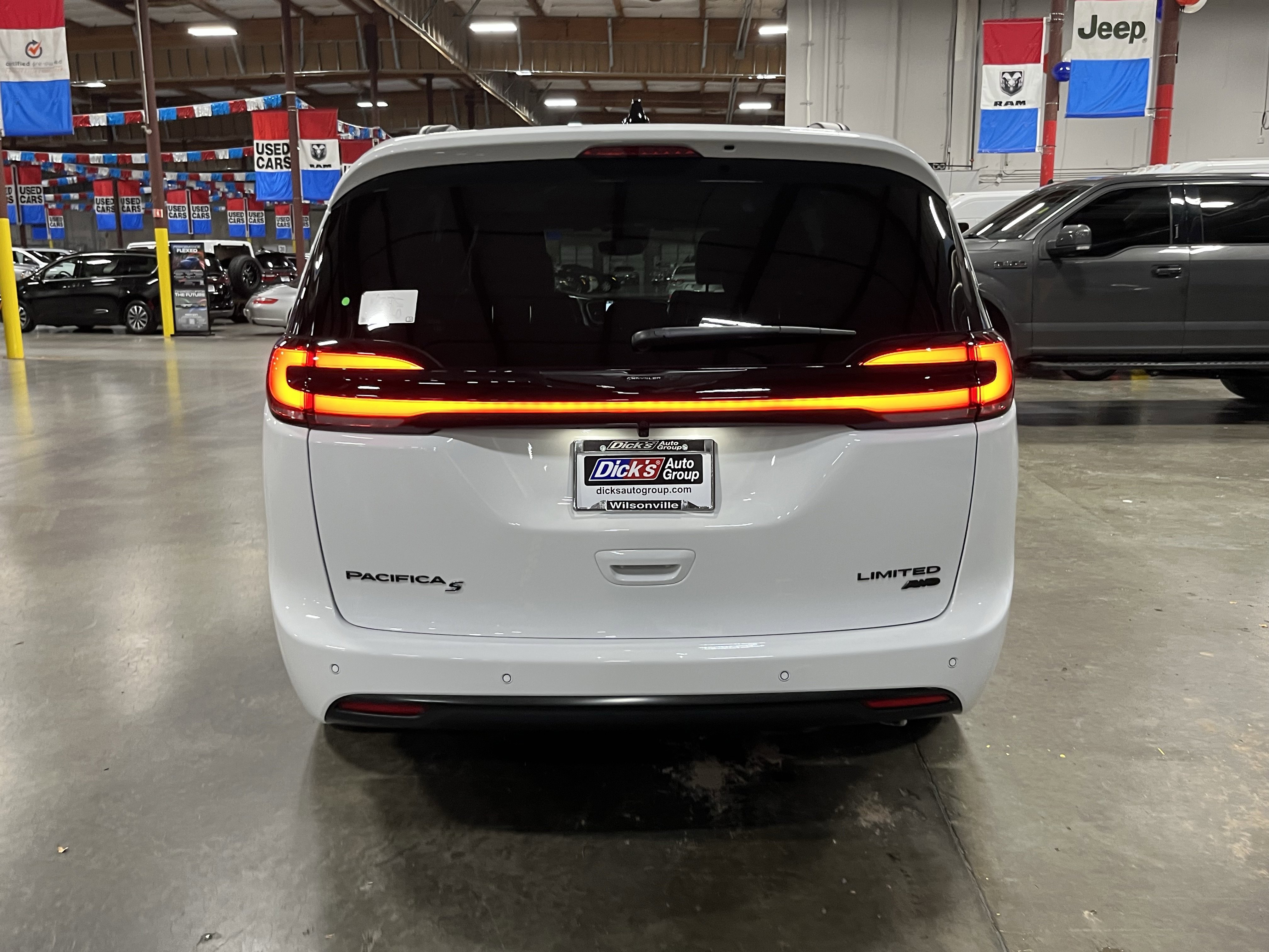 New 2026 Chrysler Pacifica Limited w/ S Appearance Package image 5