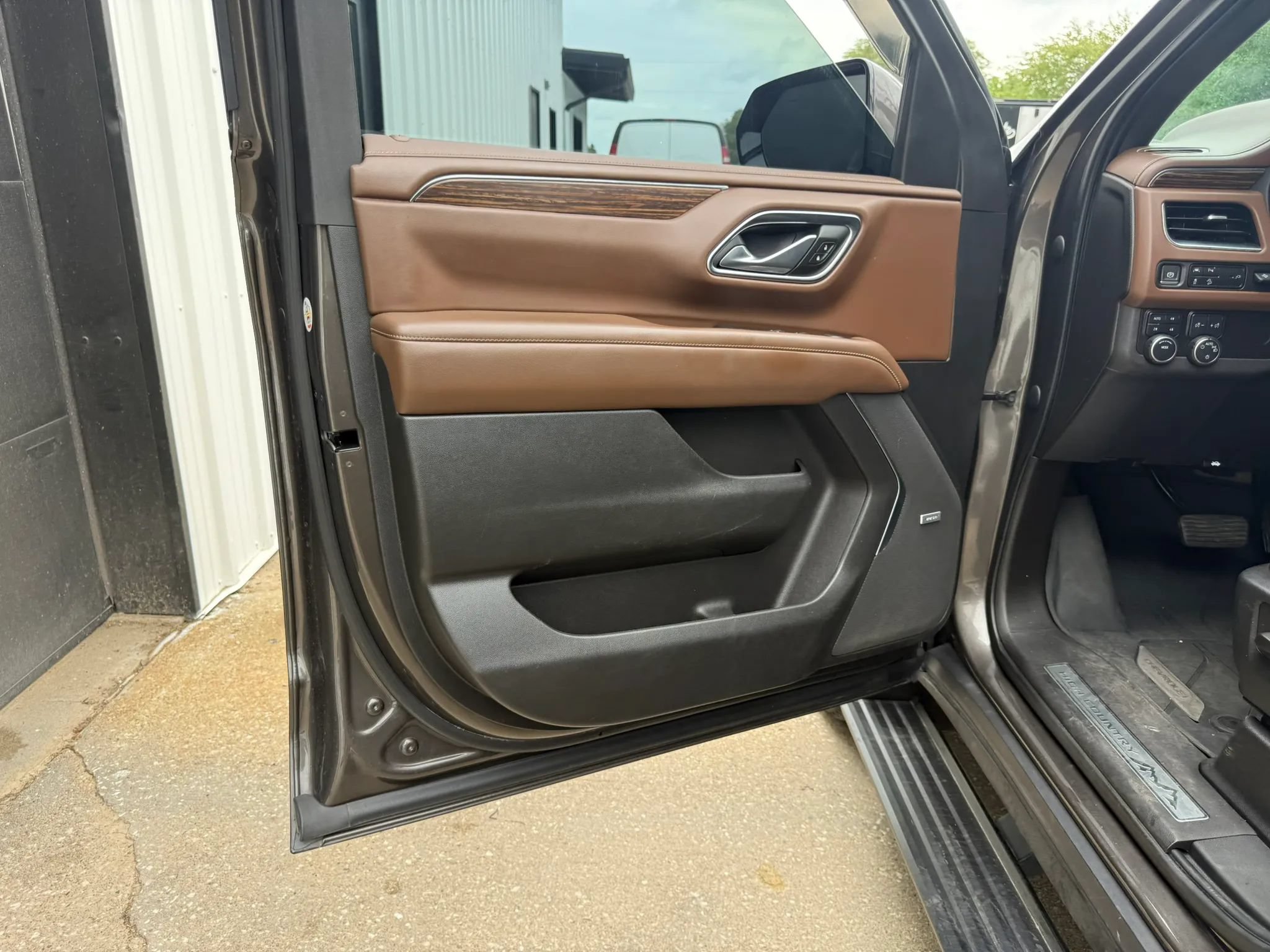 Used 2021 Chevrolet Tahoe High Country AWD/4WD image 17