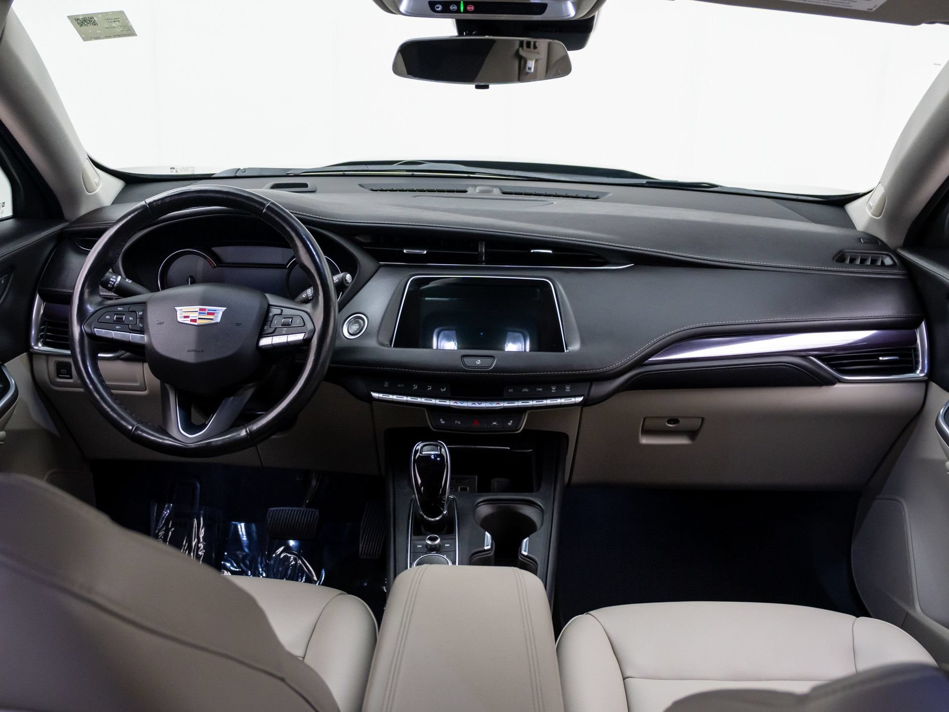Certified 2022 Cadillac XT4 Luxury w/ Cold Weather Package AWD/4WD image 10