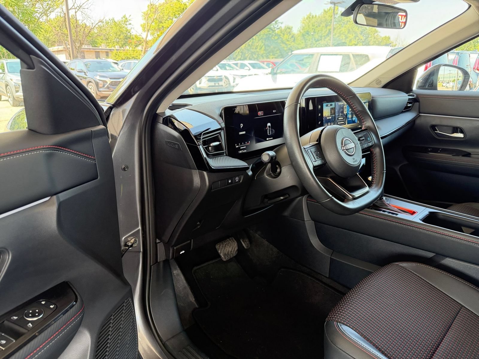 Used 2026 Nissan Kicks SR FWD image 28