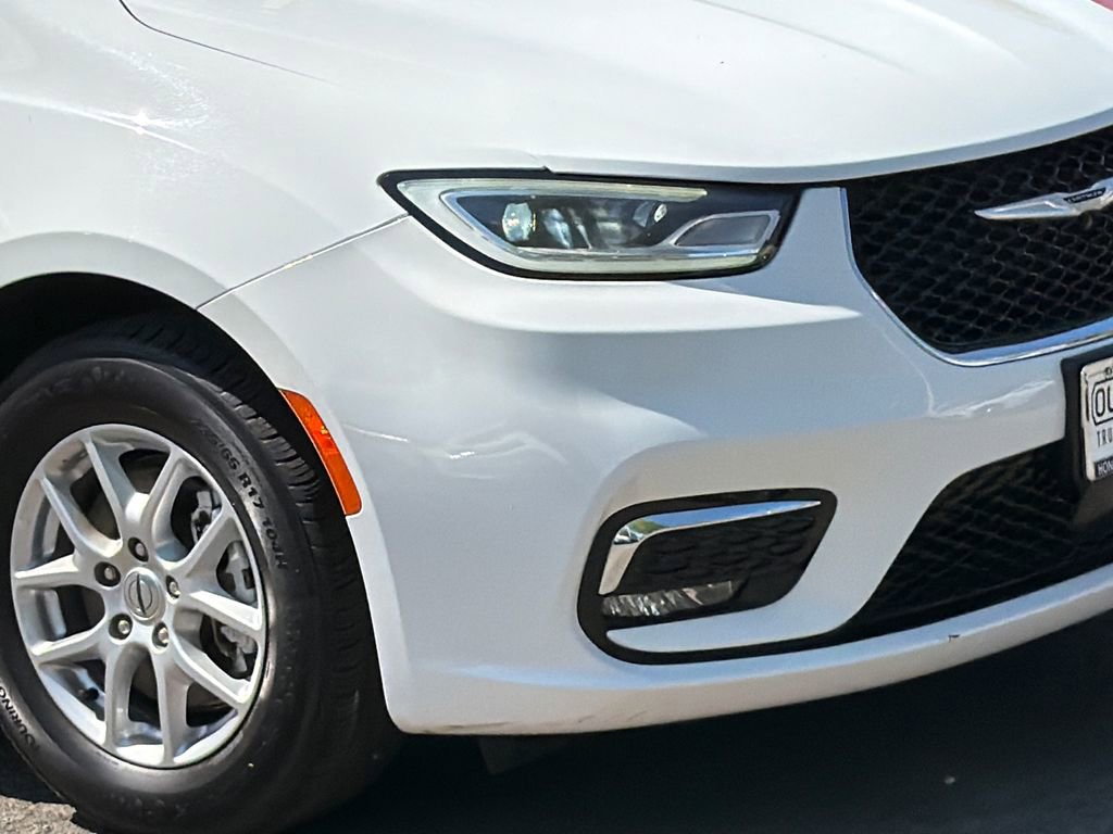 Used 2023 Chrysler Pacifica Touring-L image 5