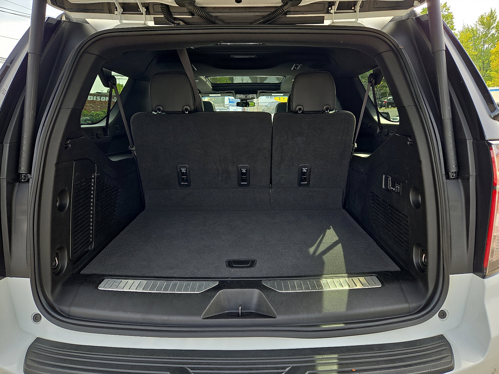 Used 2023 Chevrolet Suburban RST w/ Luxury Package image 28