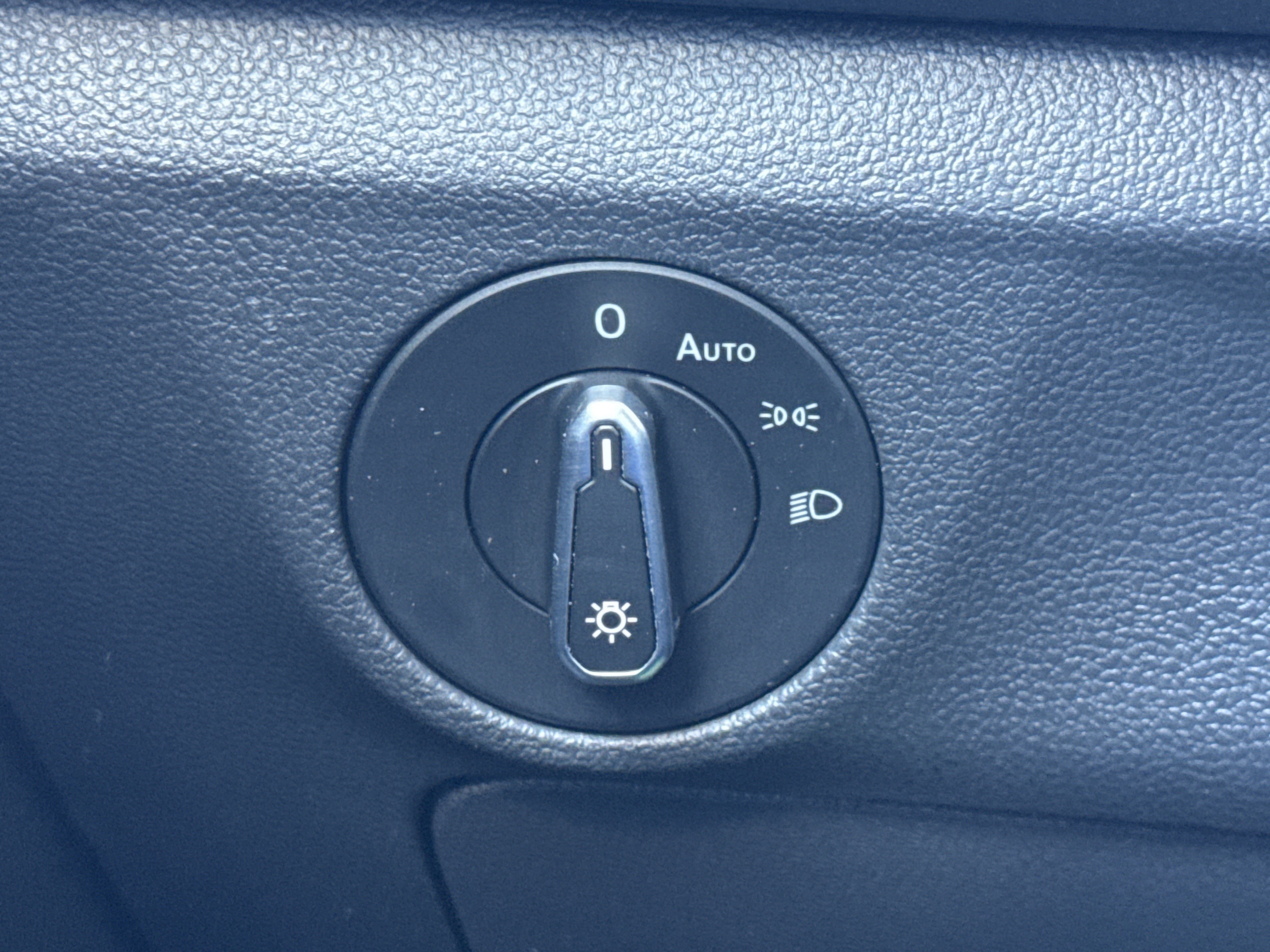 Certified 2023 Volkswagen Jetta SE FWD image 15