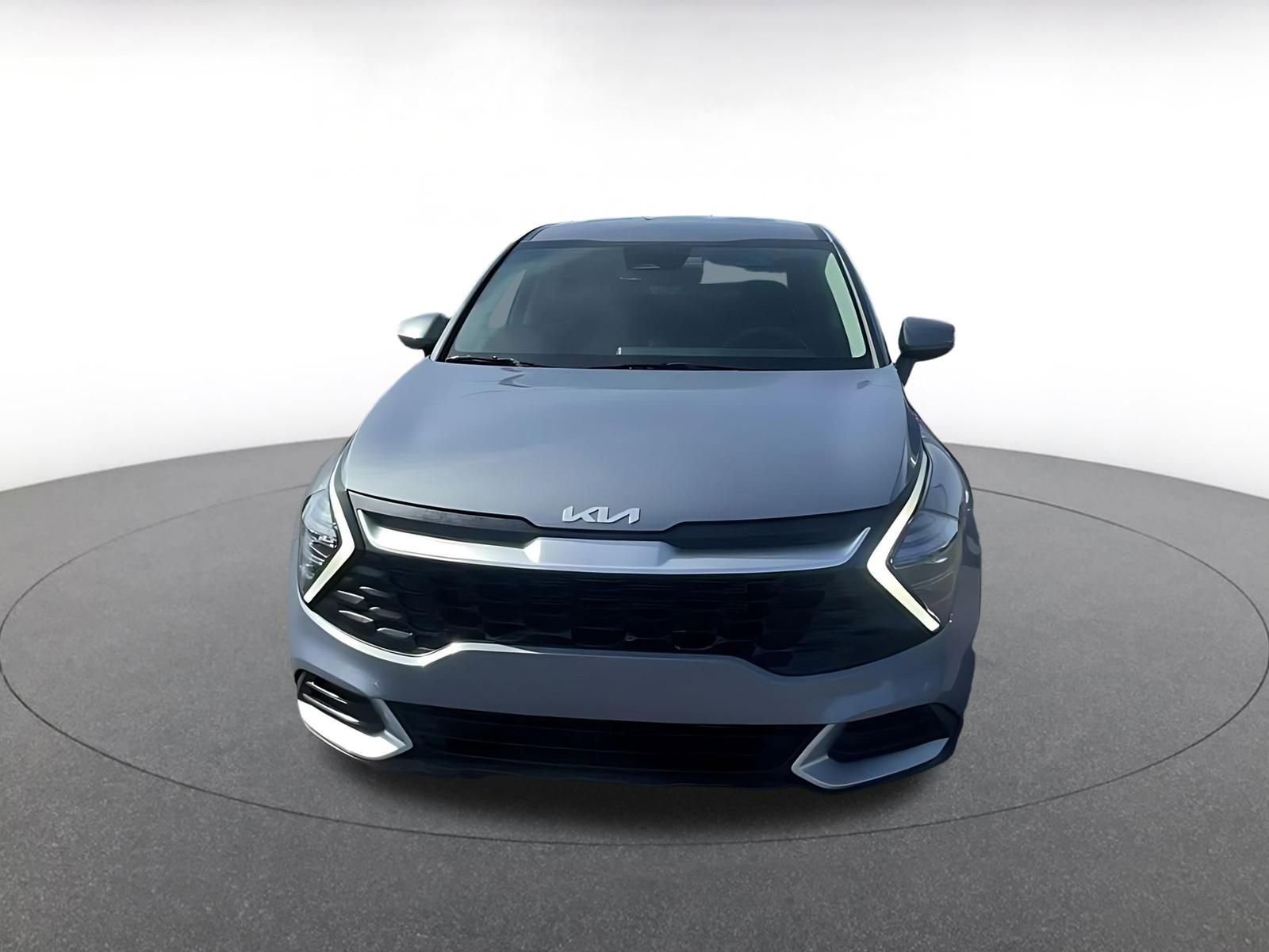 Used 2025 Kia Sportage LX image 4