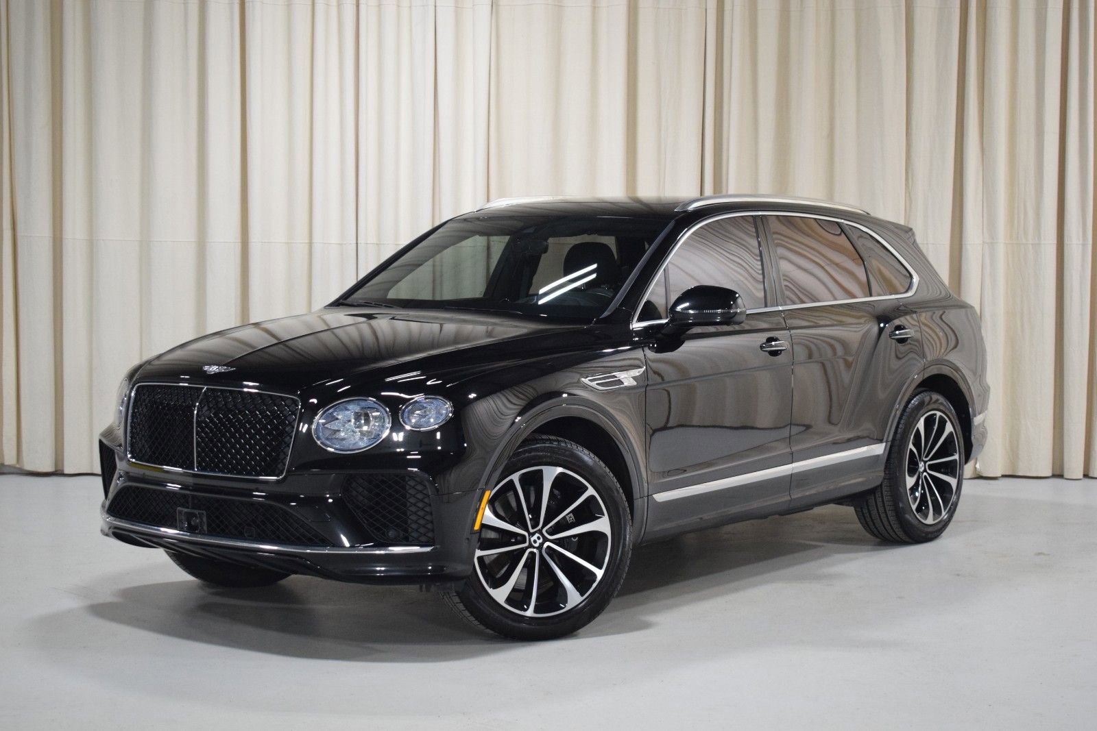 Certified 2024 Bentley Bentayga image 1