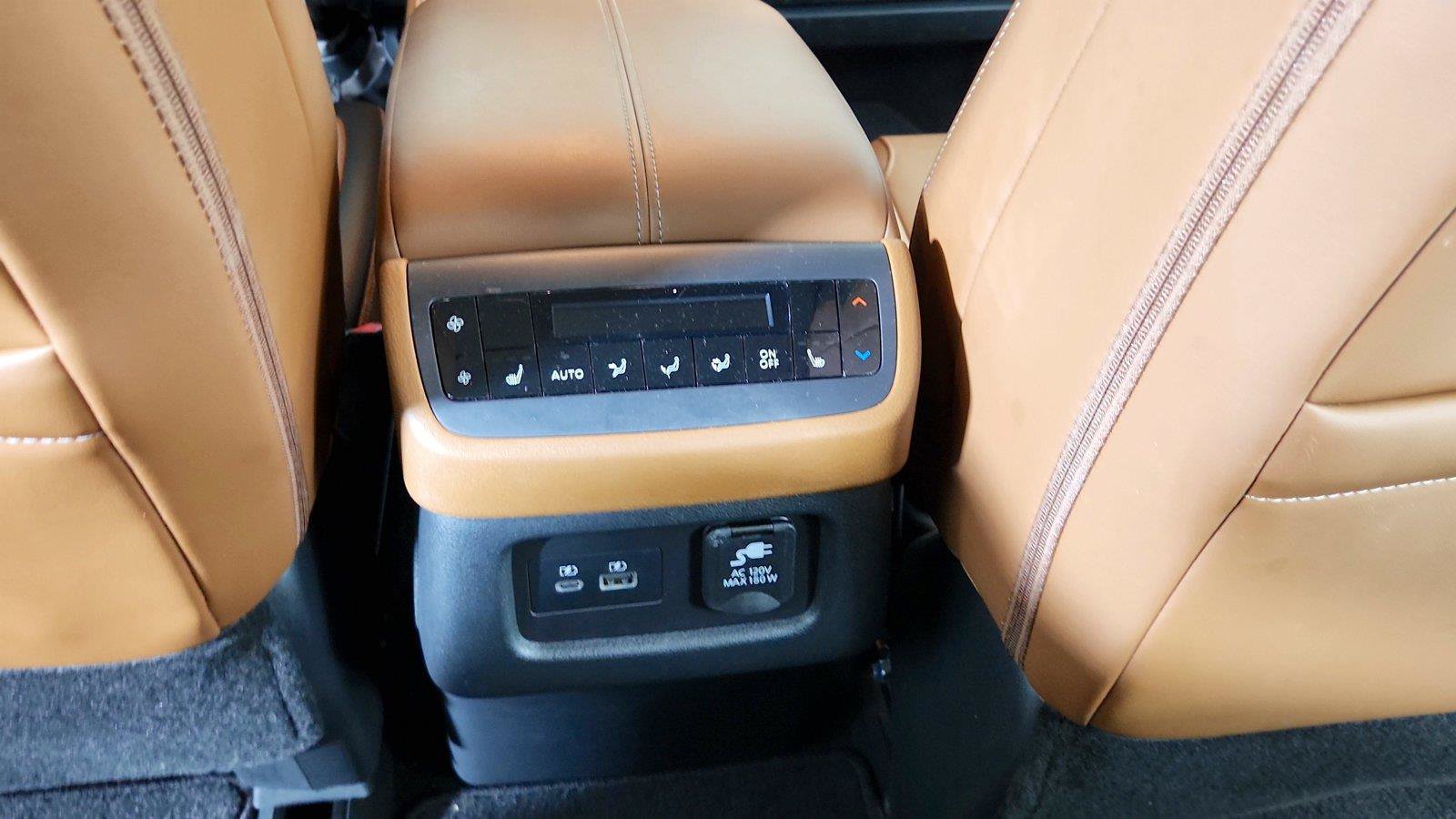 Used 2024 Nissan Pathfinder Platinum FWD image 18