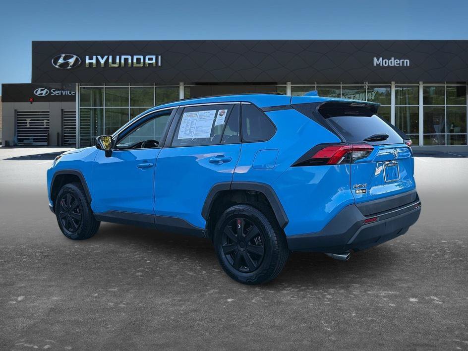 Used 2019 Toyota RAV4 LE FWD image 5
