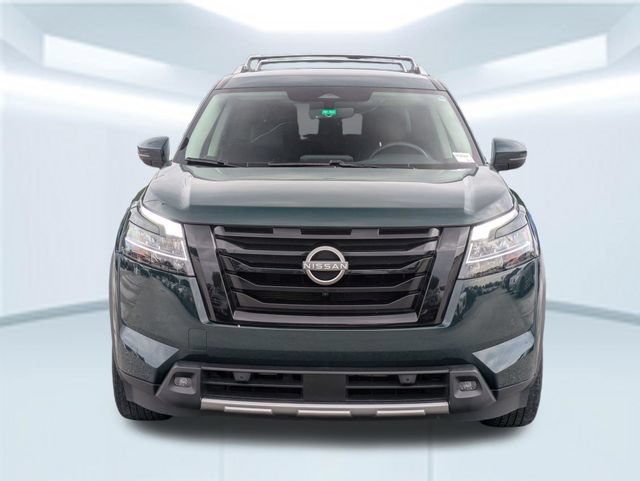 Used 2023 Nissan Pathfinder SL w/ Black Appearance Package AWD/4WD image 11