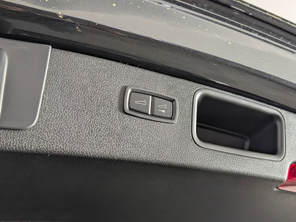 New 2026 Porsche Macan image 18