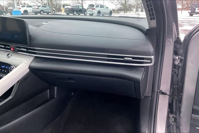 Certified 2024 Hyundai Elantra Limited image 17