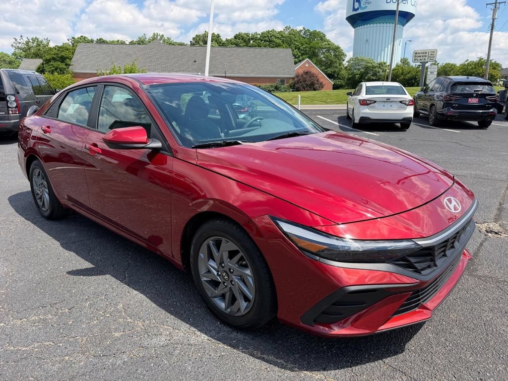 Used 2024 Hyundai Elantra SEL FWD image 3