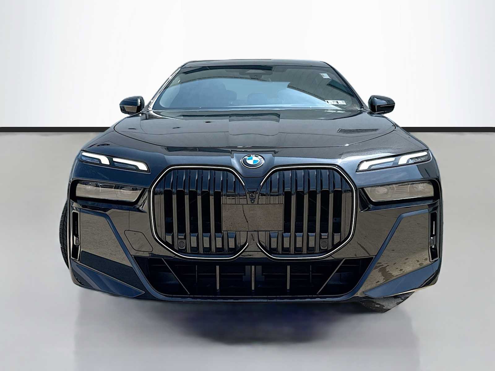 Used 2024 BMW 740i xDrive w/ Premium Package 2 AWD/4WD image 2