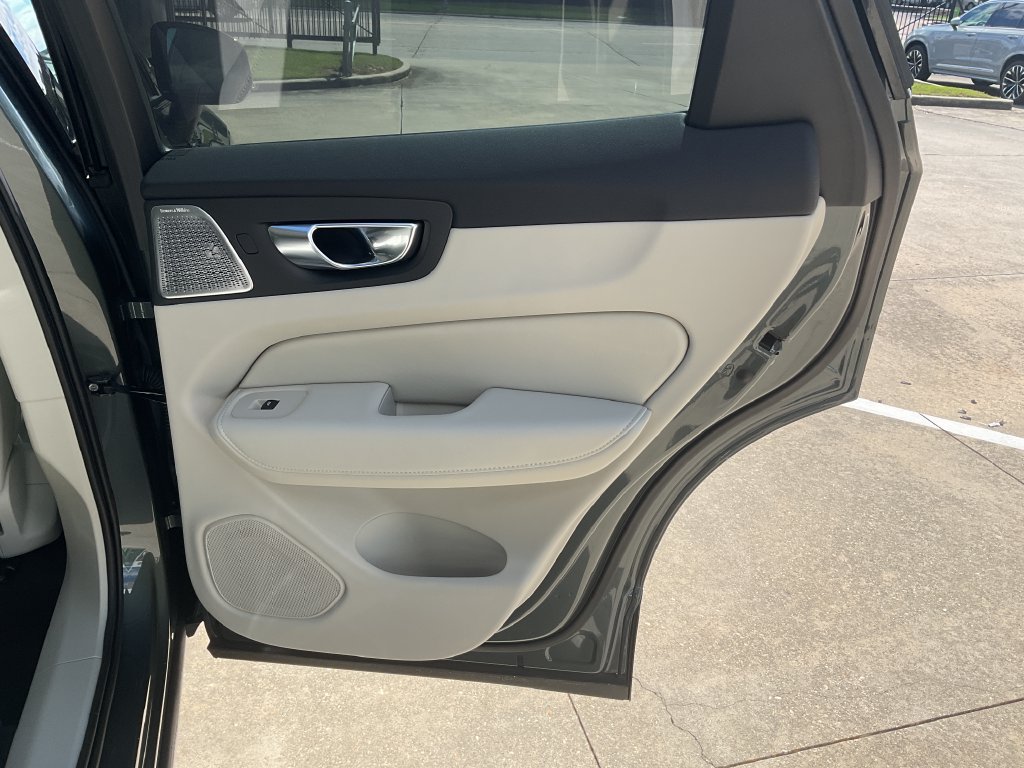 New 2027 Volvo XC60 B5 Ultra AWD/4WD image 15