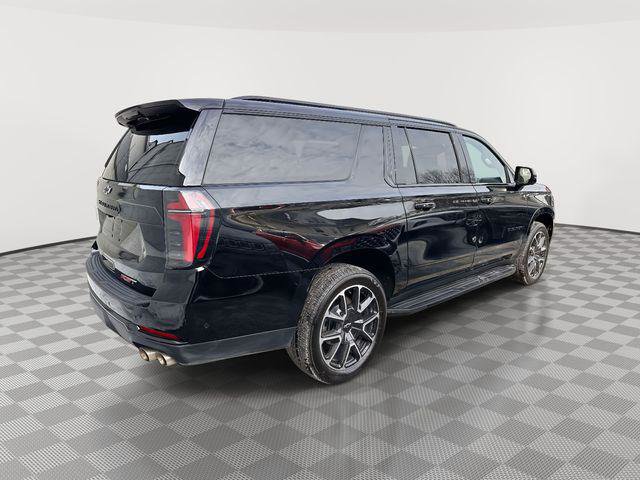 Used 2025 Chevrolet Suburban RST w/ Sun And Tow Package image 2