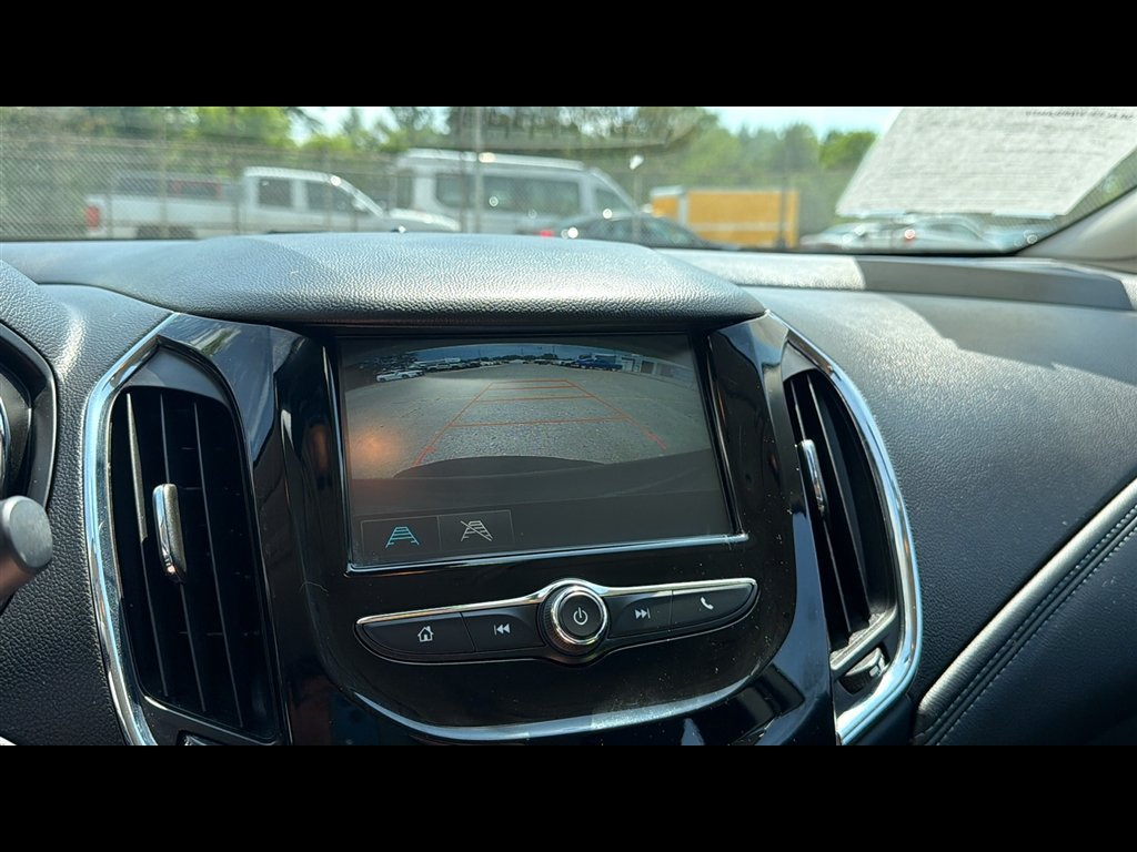 Used 2018 Chevrolet Cruze Premier FWD image 19