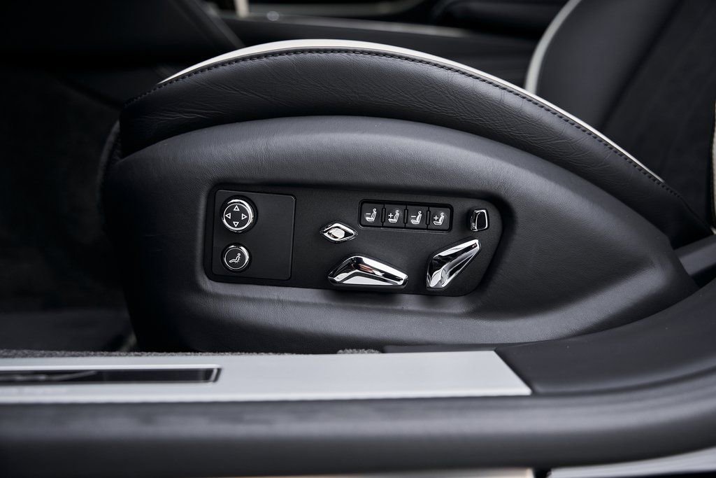 Used 2025 Bentley Flying Spur Plug-In Hybrid image 38