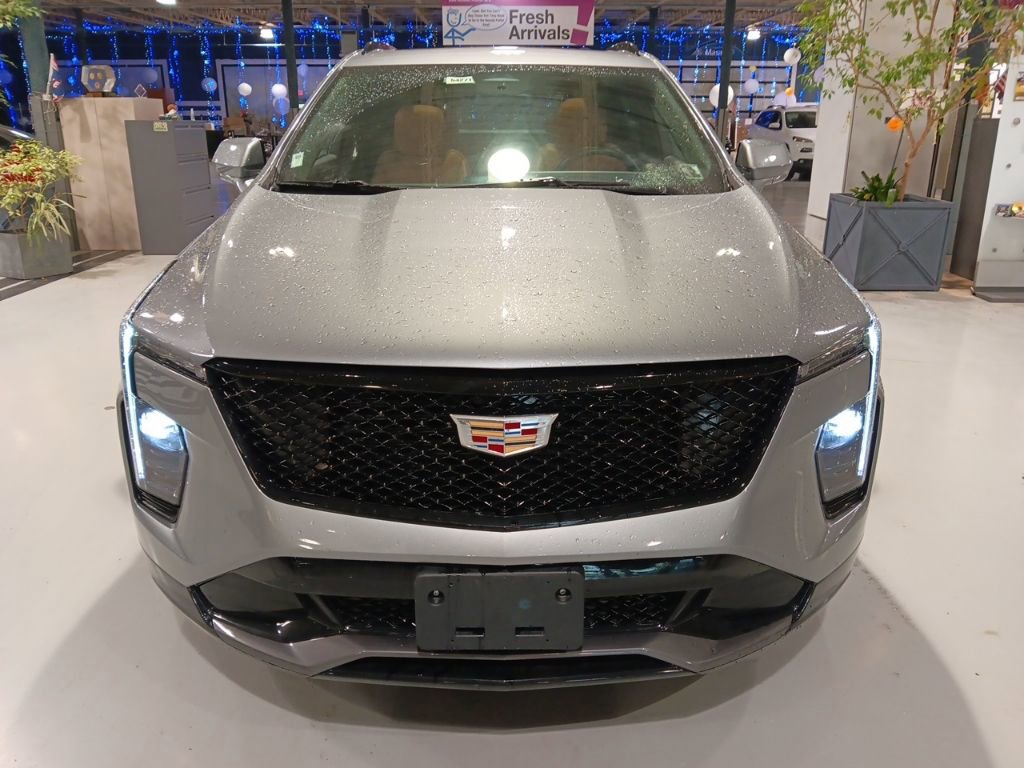 Used 2024 Cadillac XT4 Sport image 3