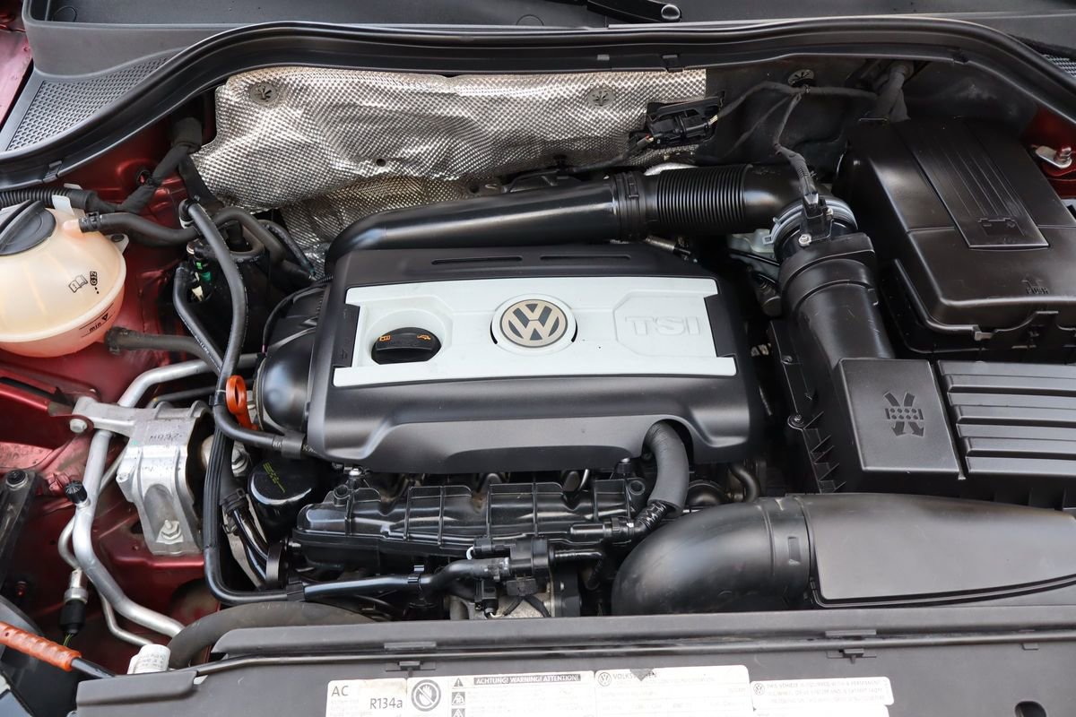 Used 2012 Volkswagen Tiguan S image 37